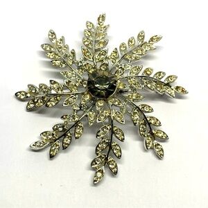 Vintage signed Sarah Coventry Floral rhinestone Brooch Silver Tone